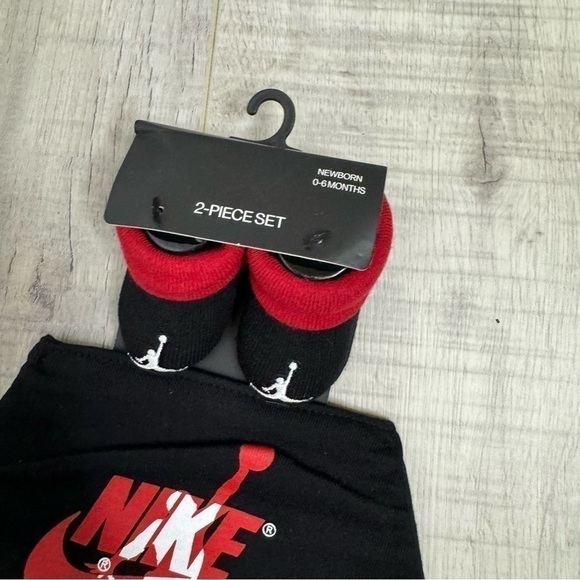 NWT Nike Air Newborn-6 Month 2-Piece Set - Picture 2 of 4